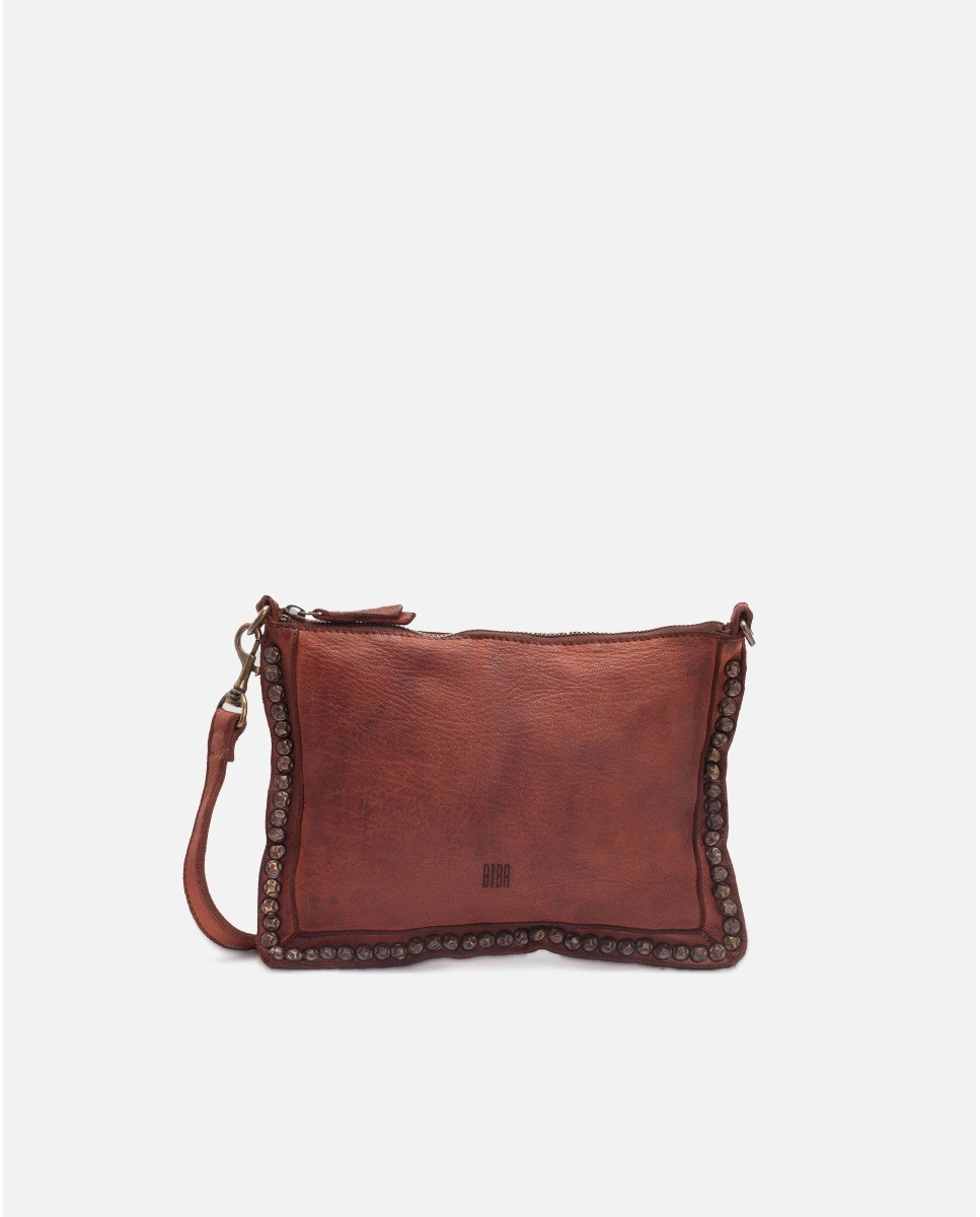 Axelremsv ska clutch med nitar brun Biba Clutch mindre