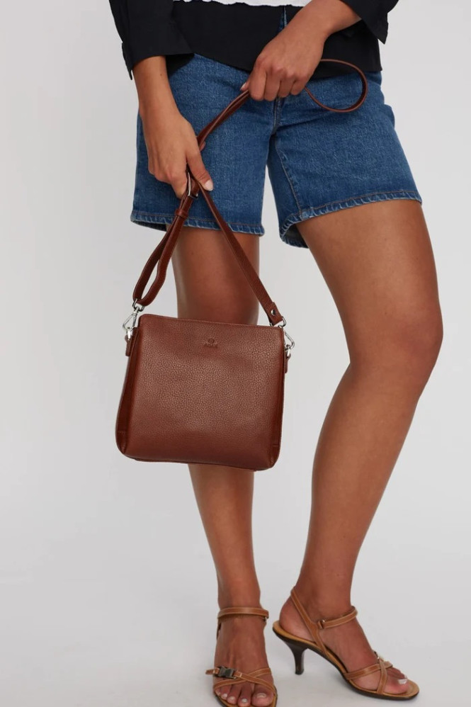 Axelväska Cormorano walnut Sia shoulder bag Adax