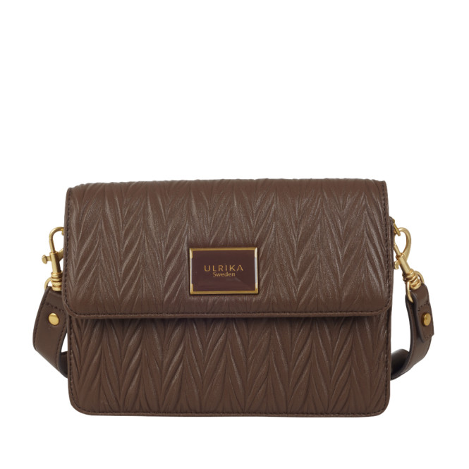 Lockväska Wrinkles brun med plissering fram Ulrika design