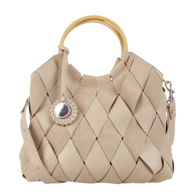 Handväska med lång axelrem och trähandtag flätat material beige Ulrika Design