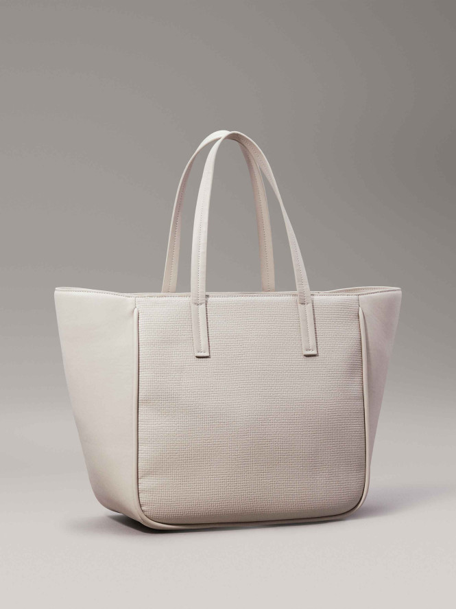 Shopper med rutad textur fram sand Calvin Klein