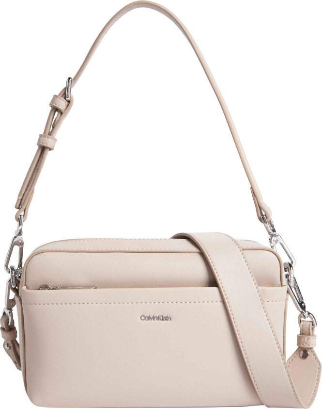 Camera bag med ficka fram samt två remmar ljusrosa Calvin Klein