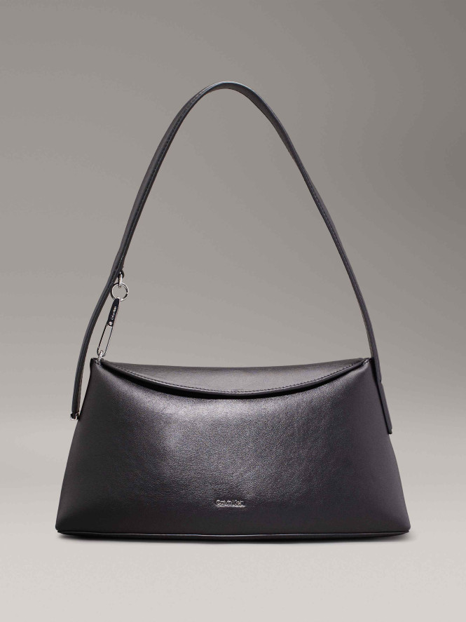 Axelväska soft sculpt shoulder Svart Calvin Klein