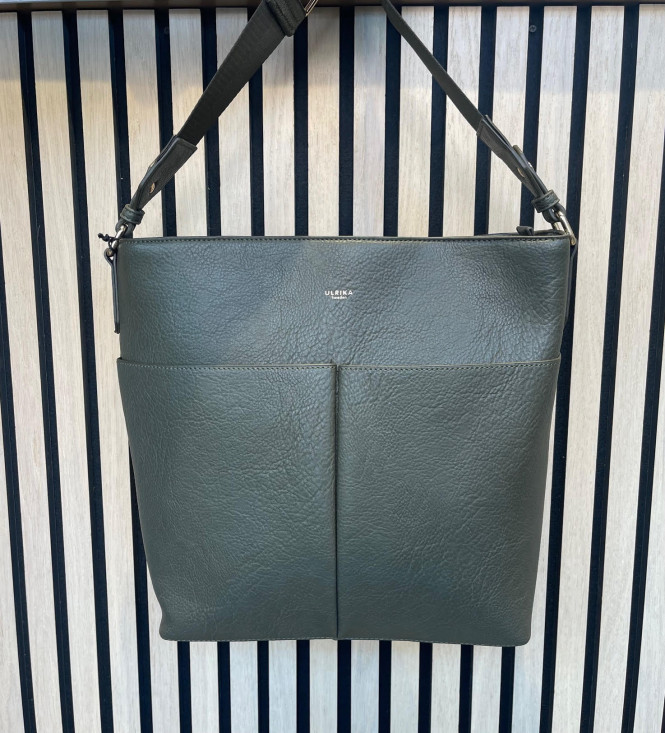 Hinkväska pocket bred rem grön Ulrika Design